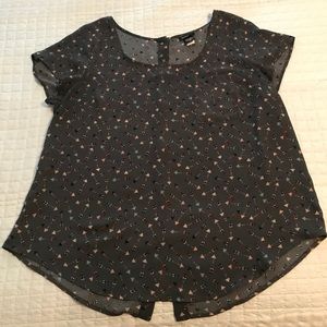 Arrow Print Short Sleeve Torrid Blouse